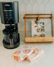 Load image into Gallery viewer, Retro Checkers Towel