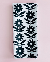 Load image into Gallery viewer, Darling Daisy Towel