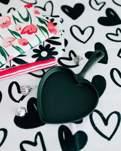 Load image into Gallery viewer, Sweetheart Noir Towel