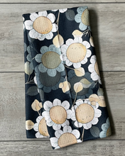 Load image into Gallery viewer, Lazy Daisy Towel