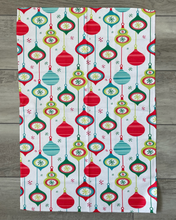 Load image into Gallery viewer, Retro Ornaments Towel
