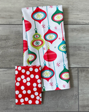 Load image into Gallery viewer, Retro Ornaments Towel