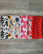 Load image into Gallery viewer, Floral Bliss Towel
