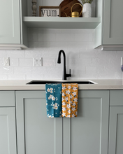 Load image into Gallery viewer, Deep Turquoise Floral Bliss Towel