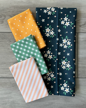 Load image into Gallery viewer, Delicate Daisy Bunch Towel