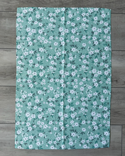 Load image into Gallery viewer, Mint Daisy Floral Towel