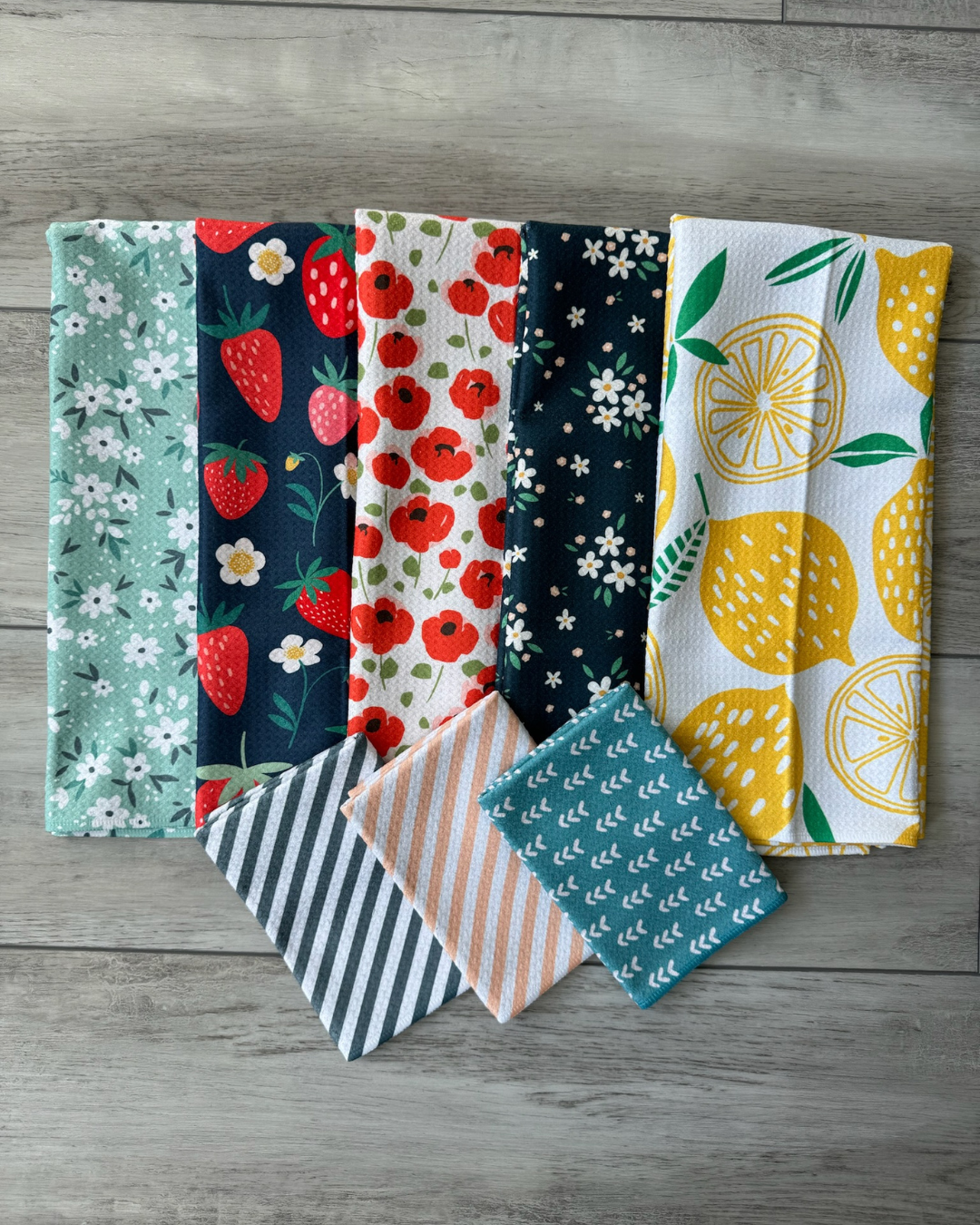 Delicate Daisy Bunch Towel
