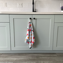 Load image into Gallery viewer, Spring Tulip Towel