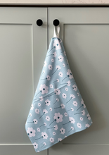 Load image into Gallery viewer, Sky Blue Daisy Towel