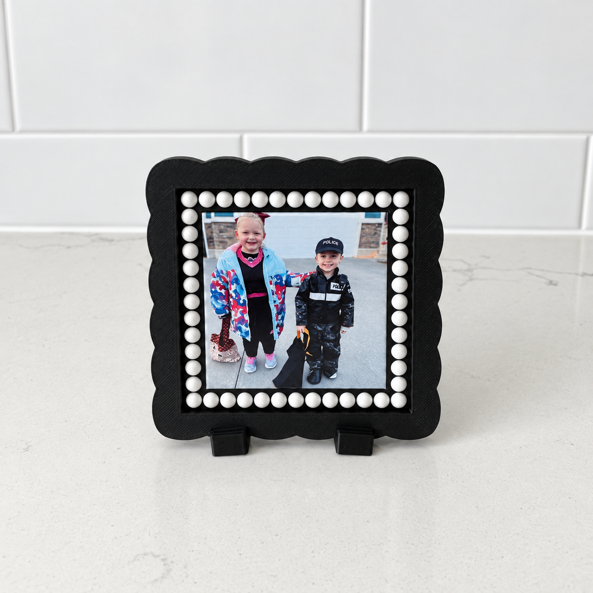 Scalloped Photo Magnet Frame Set