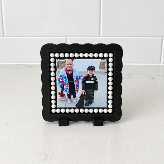 Scalloped Photo Magnet Frame Set