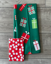 Load image into Gallery viewer, Holiday Glow Washcloth
