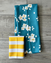 Load image into Gallery viewer, Yellow and White Bold Stripe Washcloth
