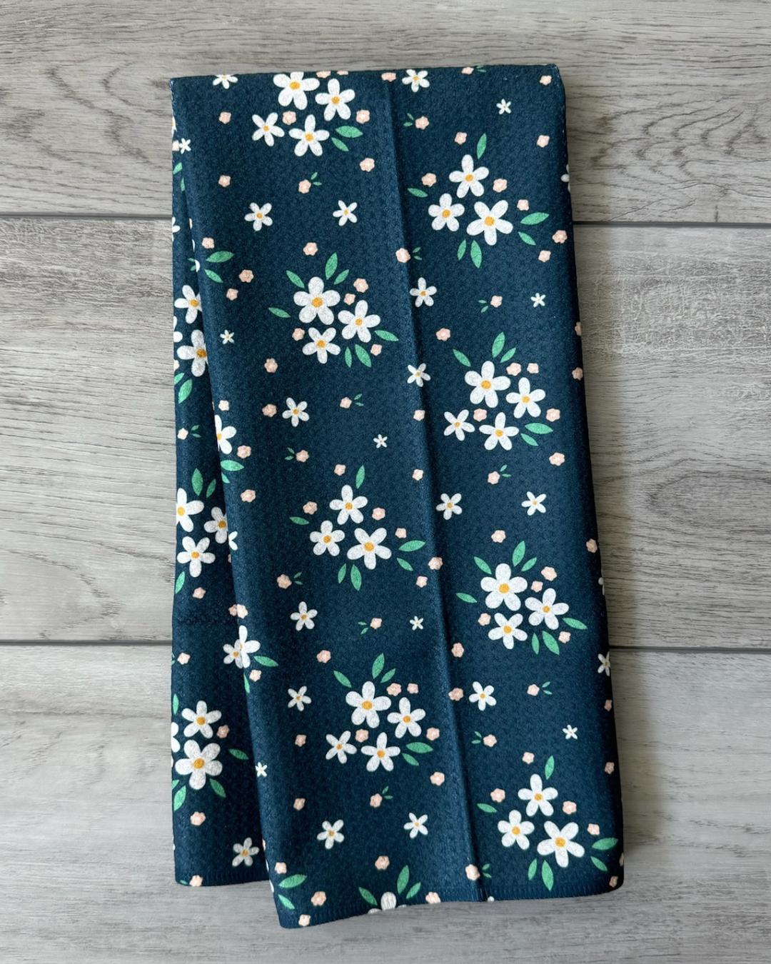 Delicate Daisy Bunch Towel