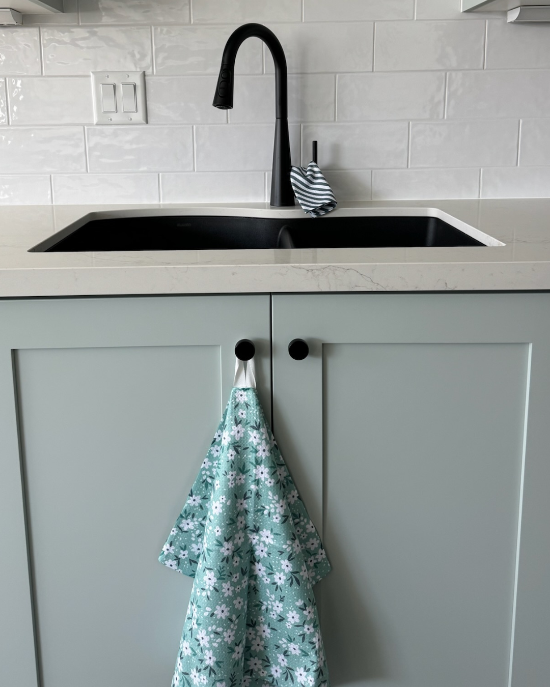 Mint Daisy Floral Towel