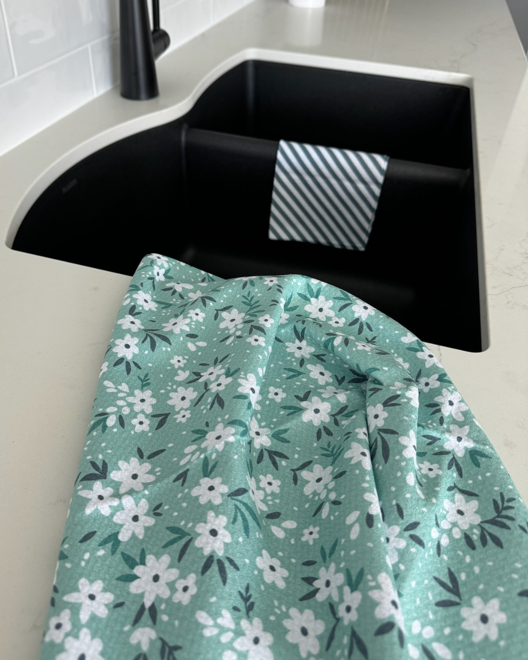 Mint Daisy Floral Towel