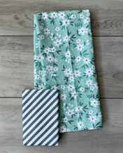 Load image into Gallery viewer, Mint Daisy Floral Towel
