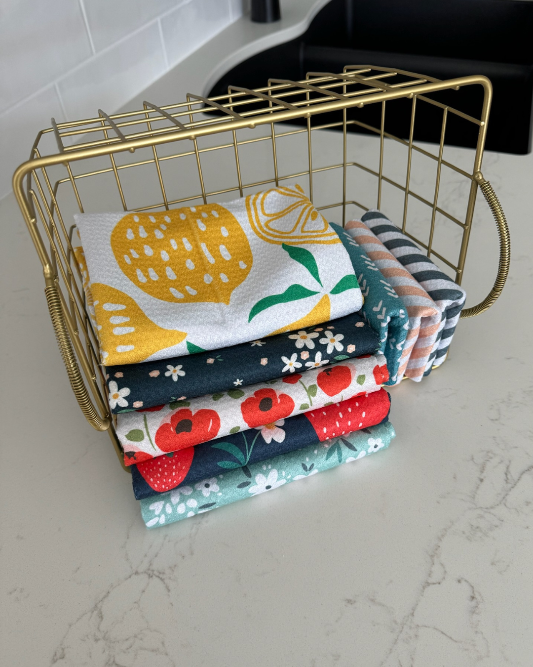 Delicate Daisy Bunch Towel