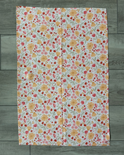 Load image into Gallery viewer, Summer Floral Towel
