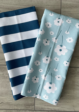 Load image into Gallery viewer, Sky Blue Daisy Towel
